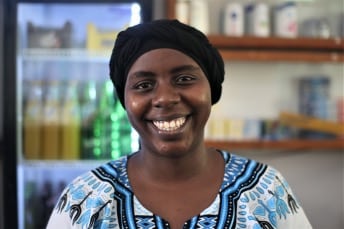 Fatuma tjener på skolen